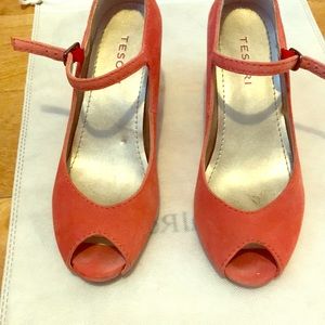 Tesoro trout mouth CORAL/PINK suede wedges.
